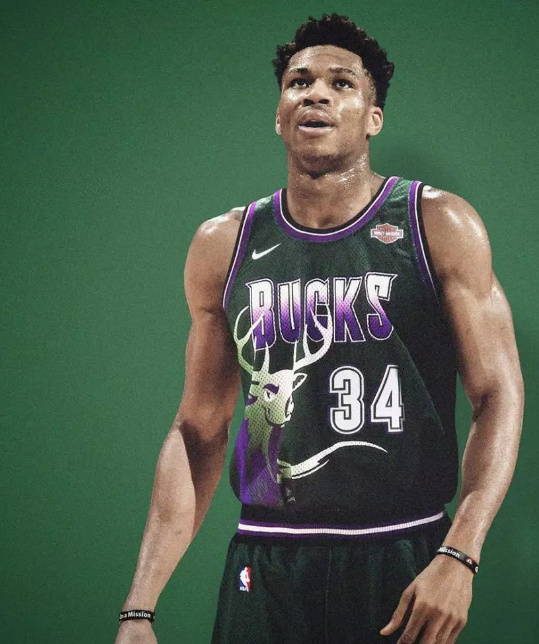 Giannis Antetokounmpo, Milwaukee Bucks - Retro - Haga click en la imagen para cerrar